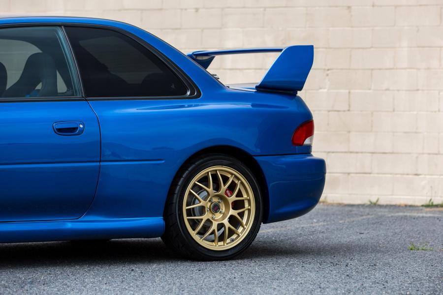 Детали экстерьера Subaru Impreza 22B STi 1998 года  (фото 3 из 21)